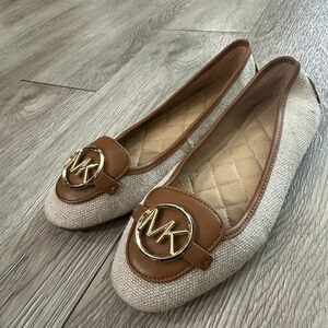 Michael Kors Loafers Two Tone Brown Tan Gold Emblem Shoes Sz 7.5 M